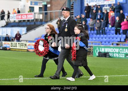 OLDHAM, GROSSBRITANNIEN. 30. OKTOBER Oldham Athletic erinnert sich während des Sky Bet League 2-Spiels zwischen Oldham Athletic und Swindon Town im Boundary Park, Oldham, am Samstag, den 30. Oktober 2021. (Kredit: Eddie Garvey | MI Nachrichten) Kredit: MI Nachrichten & Sport /Alamy Live Nachrichten Stockfoto