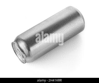Silberne MetallDose mit Tropfen isoliert auf weißem Hintergrund Stockfoto