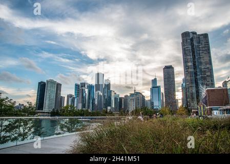 Sonnenuntergang über der Skyline von Chicago, vom Navy Pier, USA Stockfoto