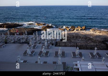 Ortigia, Syrakus, Sizilien - 20. Juli 2021: Strände auf der Insel Ortigia Stockfoto