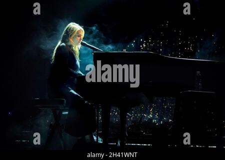 29. Oktober 2021, Toronto, Ontario, Kanada: Die französische kanadische Sängerin Beatrice Martin aka Coeur de Pirate spielte eine ausverkaufte Show in der Danforth Music Hall in Toronto. Im Bild: Beatrice Martin (Bild: © Angel Marchini/ZUMA Press Wire) Stockfoto