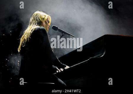 29. Oktober 2021, Toronto, Ontario, Kanada: Die französische kanadische Sängerin Beatrice Martin aka Coeur de Pirate spielte eine ausverkaufte Show in der Danforth Music Hall in Toronto. Im Bild: Beatrice Martin (Bild: © Angel Marchini/ZUMA Press Wire) Stockfoto