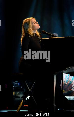 29. Oktober 2021, Toronto, Ontario, Kanada: Die französische kanadische Sängerin Beatrice Martin aka Coeur de Pirate spielte eine ausverkaufte Show in der Danforth Music Hall in Toronto. Im Bild: Beatrice Martin (Bild: © Angel Marchini/ZUMA Press Wire) Stockfoto