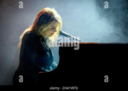 29. Oktober 2021, Toronto, Ontario, Kanada: Die französische kanadische Sängerin Beatrice Martin aka Coeur de Pirate spielte eine ausverkaufte Show in der Danforth Music Hall in Toronto. Im Bild: Beatrice Martin (Bild: © Angel Marchini/ZUMA Press Wire) Stockfoto