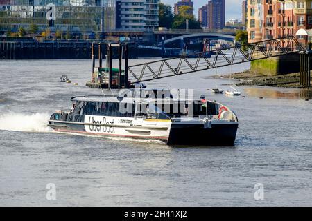 Uber Boat Flussboot Fährdienst, Themse, London Stockfoto