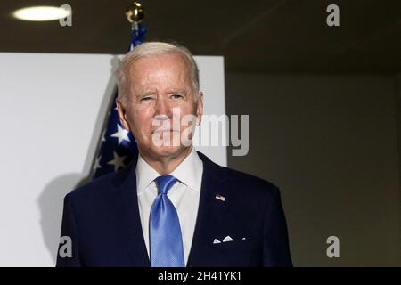 Joe Biden, Präsident des Etats-Unis Pose avant une réunion sur l'Iran dans le cadre du G20 à Rom, le 30 octobre 2021. Boris Johnson, Premierminister des Vereinigten Königreichs, der Präsident der Republik, Emmanuel Macron, Angela Merkel, Bundeskanzlerin von Deutschland und Joe Biden, Präsident der Vereinigten Staaten, stellen sich vor einem Treffen zum Iran im Rahmen der G20 in Rom. Oktober 2021. Foto von Stephane Lemouton/Pool/ABACAPRESS.COM Stockfoto