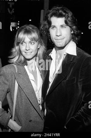 Olivia Newton-John und John Travolta im Palm Restaurant in Beverly Hills am 5. April 1978 Quelle: Ralph Dominguez/MediaPunch Stockfoto