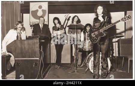 Deep Purple Proben im August 1969 für ihr Orchesterkonzert in der Royal Albert Hall. L-R Jon Lord, Dirigent Malcolm Arnold, Roger Glover, Ian Gillan, Ian Paice und Ritchie Blackmore Stockfoto