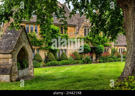 Das wunderschöne Dorf Lower Slaughter in den Cotswolds in Gloucestershire, England Stockfoto