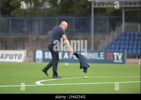 Barra-Napoli Caduti di Brema Stadium, Neapel, Italien, 31. Oktober 2021, Der Napoli Femminile Coach Alessandro Pistolesi während des Spiels Napoli Femminile gegen UC Sampdoria - Italienischer Fußball Serie A Frauen Stockfoto