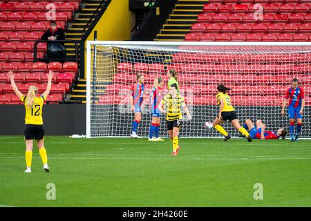 Watford, Großbritannien. Oktober 2021. Vicarage Road Stadium, Watford, TOR 2-2 Anisa Harney (9 Watford) erhält den Ausgleich während des FA Womens Championship-Spiels zwischen Watford und Crystal Palace in der Vicarage Road, Watford, England. Stephen Flynn/SPP Kredit: SPP Sport Pressefoto. /Alamy Live News Stockfoto