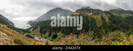 Herrliche Berglandschaft rund um den Mount Rainier National Park, USA Stockfoto