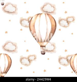 Aquarell Nahtloses Muster mit Luftballon und Wolken. Handgezeichnete Vintage Collage Illustration mit Heißluftballon, Flaggengirlanden, abstraktem Pastell Stockfoto