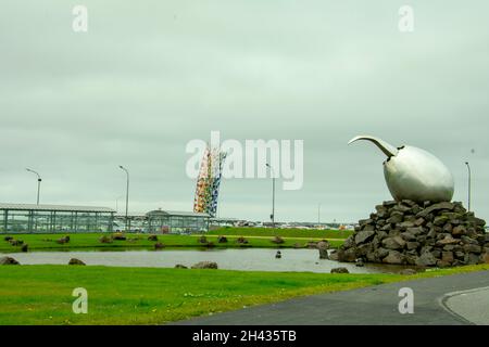 Landschaft vor dem internationalen Flughafen Keflavik im Sommer Stockfoto