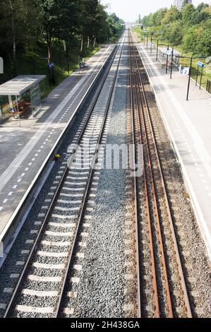 Eisenbahn, die bis ins Unendliche in Nijmegen in den Niederlanden geht Stockfoto