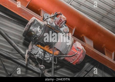 Elektrischer Seilzug Hebemechanismus Industrie telfer und Ausrüstung mit Seil. Stockfoto