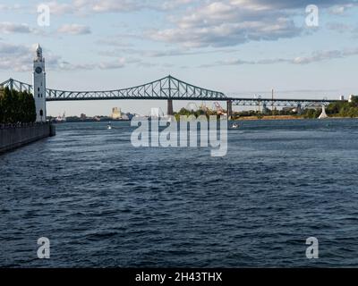 Die Jacques Cartier-Brücke über den Saint Lawrence-Fluss in Montreal. Quebec, Kanada Stockfoto