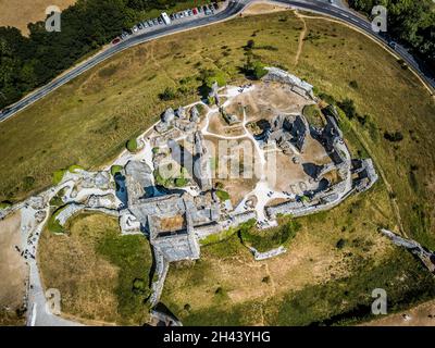 Eine Luftaufnahme des Corfe Castle in Wareham, Großbritannien Stockfoto