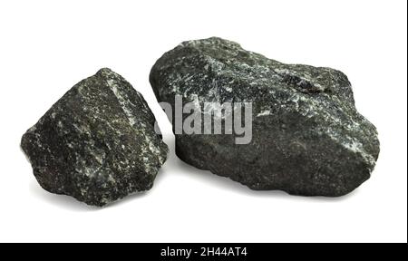 Zwei Stücke Eisenerz mit weißem Hintergrund, gefunden auf der Kola-Halbinsel in Russland Stockfoto