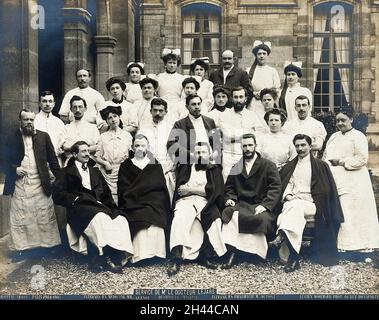 F. Lejars und das Personal des Tenon-Krankenhauses, Paris. Foto von Lucien Wormser. Stockfoto