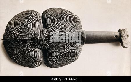 Neuseeland: Maori-Holzschläger (MERE). Albumin-Druck. Stockfoto