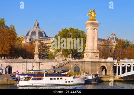 Frankreich, Paris, Petit palais, Pont Alexandre III, Brücke, Seine, Boote, Stockfoto