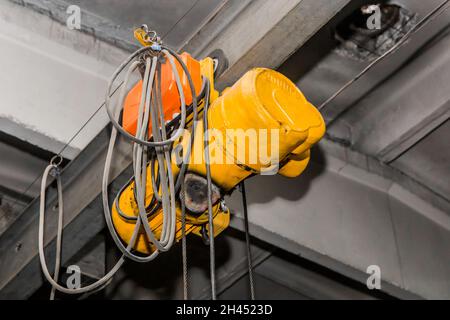 Elektrischer Seilzug Hebemechanismus Industrie telfer und Ausrüstung mit Seil. Stockfoto