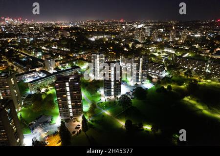 Projektionen und Illuminationen Kunstprojekt, Light Up Nine Elms und Kennington, Wandsworth, Lambeth, London, England Stockfoto