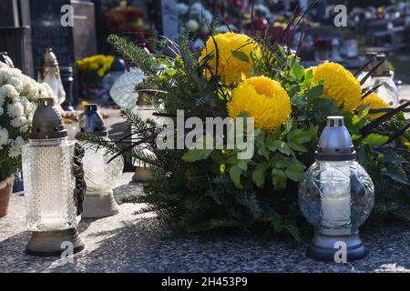Grab auf dem Wolski Friedhof - der römisch-katholische Friedhof in Warschau, Polen Stockfoto