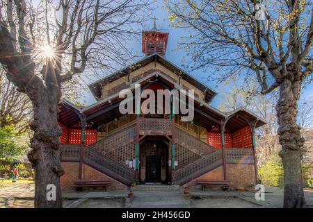 Paris, Frankreich - 29. März 2021: Die Kirche Saint Serge de Radonège ist eine orthodoxe Kirche im 19. Arrondissement von Paris Stockfoto