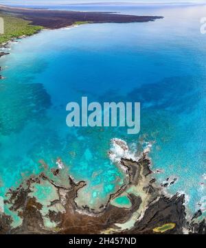 Das Naturschutzgebiet Ahihi-Kinau wurde 1973 gegründet. Diese Luftaufnahme blickt südlich vom Rand von Ahihi-Kinau über die La Perouse Bay mit dem Big Stockfoto