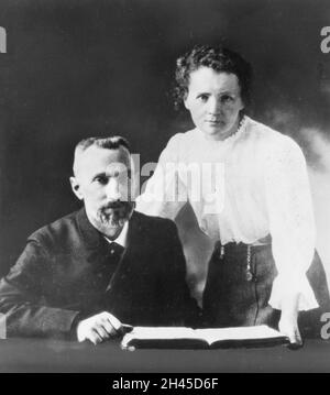 Die französischen Chemiker und Physiker Pierre und Marie Curie, die Pionierarbeit bei der Entdeckung von Strahlung geleistet haben Stockfoto