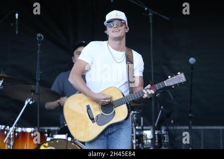 31. Oktober 2021, Austin, Texas, USA: Parker McCollum tritt während des iHeartCountry Festivals 2021 im Frank Erwin Center am 30. Oktober 2021 in Austin, Texas, auf. (Bild: © Debby Wong/ZUMA Press Wire) Stockfoto