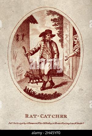 Ein Rattenfänger und sein Hund; rechts sieht eine Frau an. Stichgravur, 1796. Stockfoto