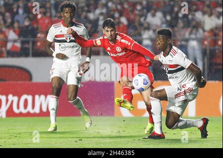 Sao Paulo, Brasilien. Oktober 2021. Action während des Fußballspiels Campeonato Brasileiro (Brasilianische Nationalliga) zwischen Sao Paulo x Internacional. Sao Paulo gewann das Spiel 1-0 mit einem Tor von Gabriel Sara (5') Ricardo Moreira/SPP Credit: SPP Sport Press Foto. /Alamy Live News Stockfoto