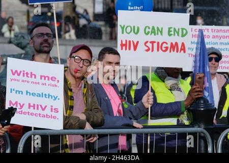 London, Großbritannien. Respect My HIV Campaigner marschieren, um andere zu inspirieren und das Stigma des Virus, das jetzt gut mit Medikamenten verwaltet werden kann, in Frage zu stellen. Stockfoto