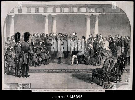 Krimkrieg: Königin Victoria und Prinz Albert inspizieren verwundete Wachen am Buckingham Palace. Holzstich von Smyth nach [J.G.]. Stockfoto