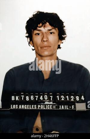 1984 , 12 dezember , LOS ANGELES , USA : der satanistische Serienmörder RICHARD RAMIREZ ( 1960 - 2013 ) wegen Autodiebstahls verhaftet , geboren Ricardo Leyva Munoz Ramírez , als wurde in einem Mugshot von Los Angeles Police Department am Tag verhaftet 8 august 1982 . Ramirez „The Night Stalker“ war auch ein Serienvergewaltiger, ein Entführer, ein Kinderschänker und Einbrecher, ein amerikanischer Spree-Mörder, der vom 17. märz bis zum 31. august 1985 mindestens 13 Menschen ermordet hat. Unbekannter Fotograf .- MUG SHOT - MUG-SHOT - SERIENKILLER - Portrait - ritratto - Serienkiller - assassassino seriale - CRONACA NERA - criminale - crimi Stockfoto