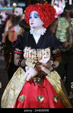 New York, NY, USA. Oktober 2021. Avenue of America, New York, USA, 31. Oktober 2031 - Tausende von Menschen nahmen an der jährlichen Village Halloween Parade in New York City Teil.Fotos: Luiz Rampelotto/EuropaNewswire.BILDNACHWEIS ERFORDERLICH. (Bild: © Luiz Rampelotto/ZUMA Press Wire) Bild: ZUMA Press, Inc./Alamy Live News Stockfoto
