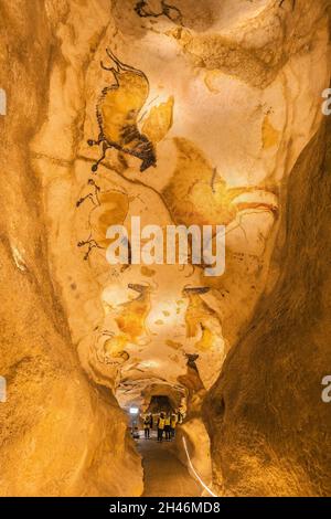 FRANKREICH, MONTIGNAC - LASCAUX, DORDOGNE (24): NENNEN SIE LASCAUX 4 12. OKTOBER 2016. FOTOTOUR DURCH DAS INTEGRALE FAKSIMILE : DER AXIALE TAUCHGANG Stockfoto