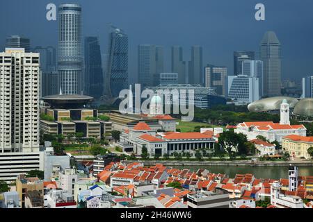 SINGAPUR. ALLGEMEINER BLICK AUF DAS HISTORISCHE STADTZENTRUM MIT DEM SINGAPUR-FLUSS, DEM PARLAMENT UND DEN WICHTIGSTEN MUSEEN. Stockfoto