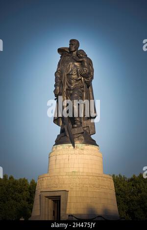 Sowjetisches Ehrenmal, Treptower Park, Treptow, Treptow-Köpenick, Berlin, Deutschland Stockfoto