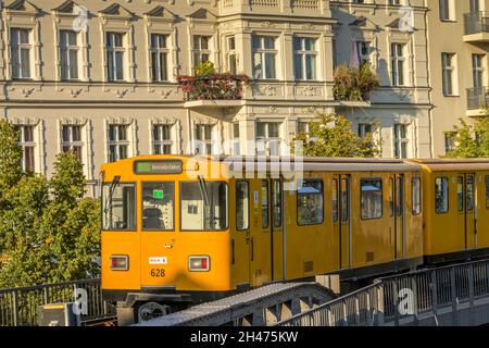 U-Bahn, Schlesisches Tor, Kreuzberg, Berlin, Deutschland Stockfoto