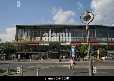 Terrassen am Zoo, McDonald's, Bahnhof Zoo Schloss Charlottenburg Berlin Deutschland Stockfoto