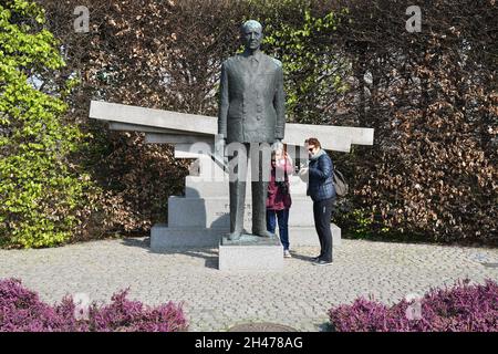 Kopenhagen/Dänemark 30 April 2018 Statue von König Frederik von Denmak er regierte Land 1947-1972 dieser Staue wurde von seiner Königin Margrethe II. Und seiner Königin Ingrid am 20the Aril 1982 an langeline enthüllt. (Foto.Francis Joseph Dean / Deanpictures. Stockfoto