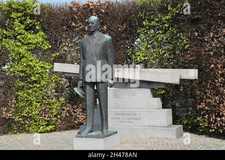 Kopenhagen/Dänemark 30 April 2018 Statue von König Frederik von Denmak er regierte Land 1947-1972 dieser Staue wurde von seiner Königin Margrethe II. Und seiner Königin Ingrid am 20the Aril 1982 an langeline enthüllt. (Foto.Francis Joseph Dean / Deanpictures. Stockfoto