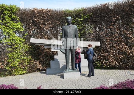 Kopenhagen/Dänemark 30 April 2018 Statue von König Frederik von Denmak er regierte Land 1947-1972 dieser Staue wurde von seiner Königin Margrethe II. Und seiner Königin Ingrid am 20the Aril 1982 an langeline enthüllt. (Foto.Francis Joseph Dean / Deanpictures. Stockfoto