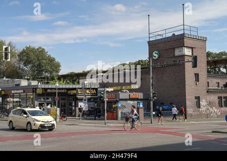 S-Bahnhof Neukölln, Karl-Marx-Straße, Neukölln, Berlin, Deutschland Stockfoto