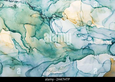Aquarell-Alkoholtinte wirbelt. Transparente Wellen in türkisgrünen Farben. Zarte Pastellflecken. Digitale Einrichtung Stockfoto