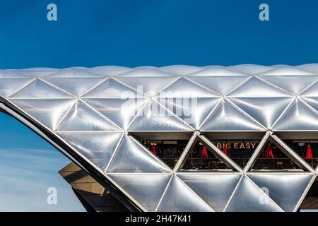 Canary Wharf Crossrail Place mit Big Easy Restaurant, London, Großbritannien Stockfoto